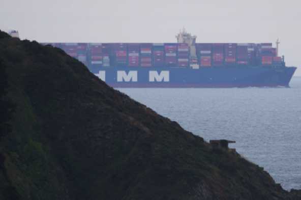26 July 2023 - 10:35:49
Container ship HMM Hamburg, 399.9m long on its way from Antwerp, Belgium to Tanger Med in Morocco
-------------------
HMM Hamburg passes Dartmouth